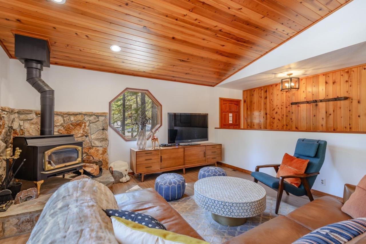 Camp Telemark- Hot Tub- Pet Friendly- Wood Fireplace - Amenities Villa Truckee Exterior photo