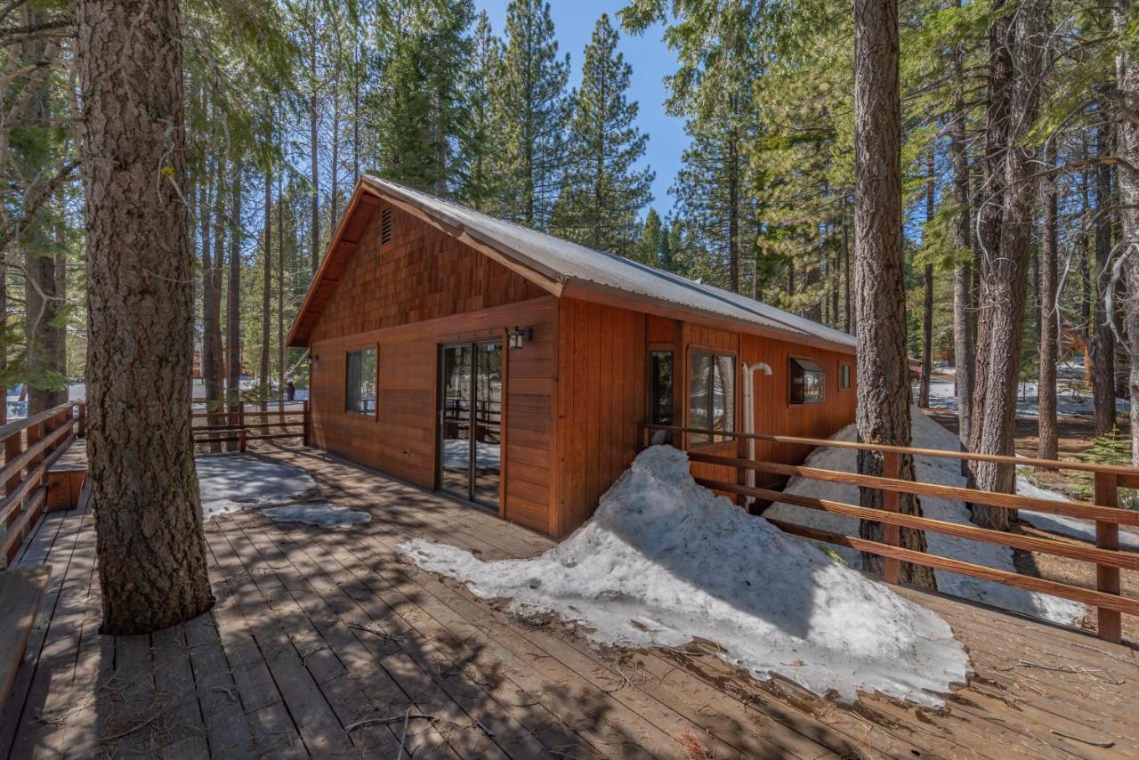 Camp Telemark- Hot Tub- Pet Friendly- Wood Fireplace - Amenities Villa Truckee Exterior photo