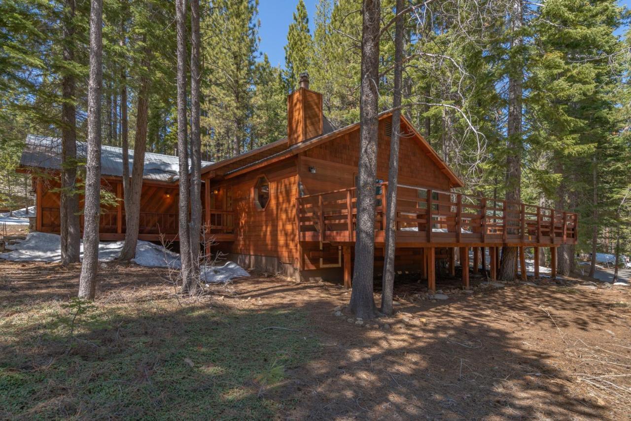 Camp Telemark- Hot Tub- Pet Friendly- Wood Fireplace - Amenities Villa Truckee Exterior photo